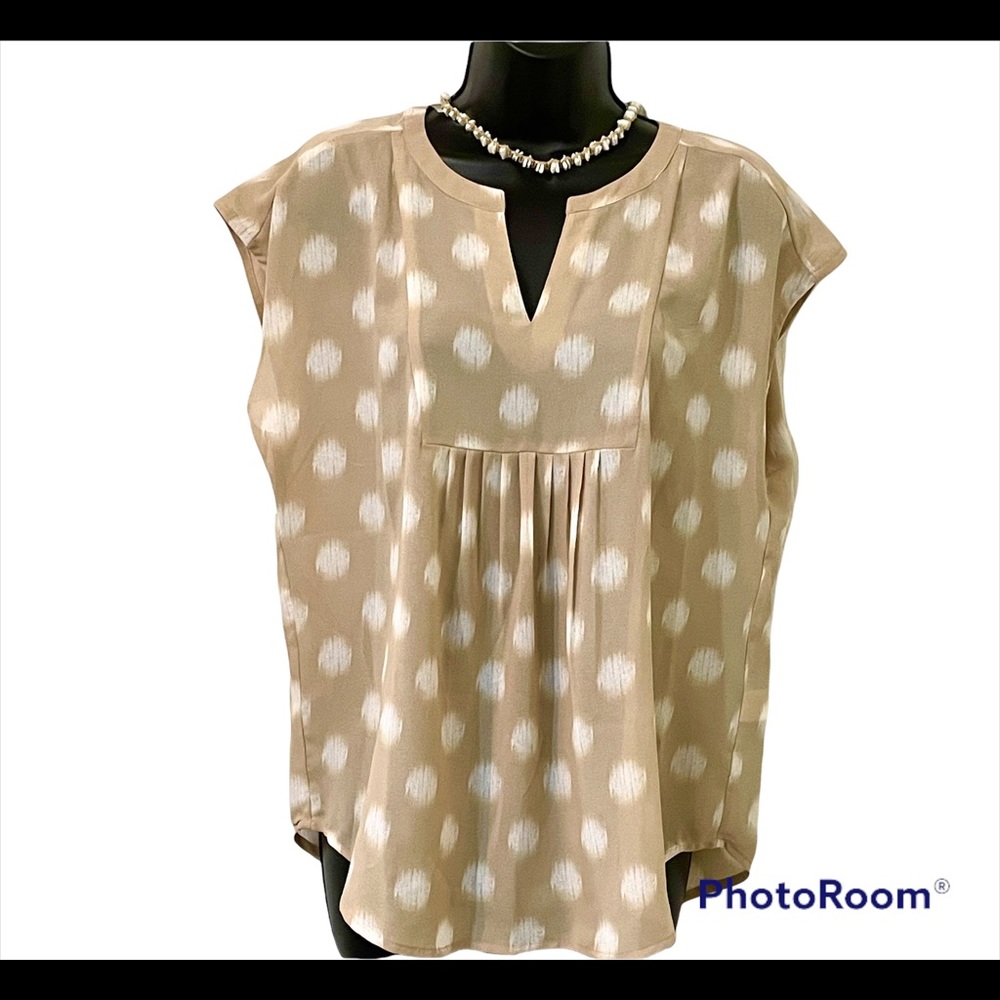 Liz Claiborne 🔥 Beige Polka Dot Blouse, Size M